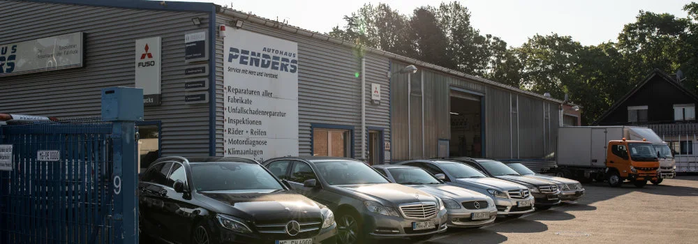 Standort Service & Werkstatt: Dohrweg 9 mit FUSO- und Penders-Schild