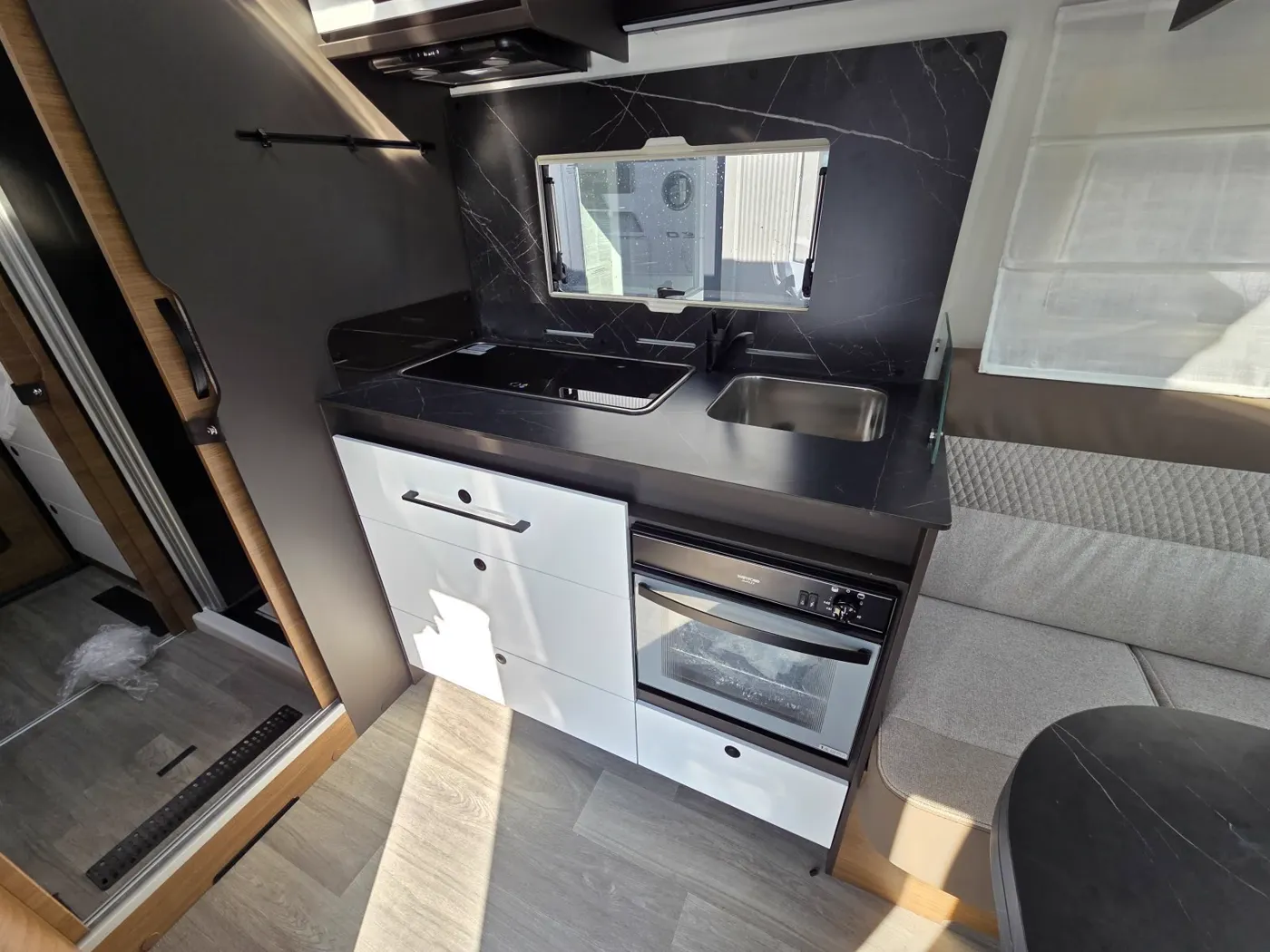 Benimar MILEO 268 — Ansicht 3