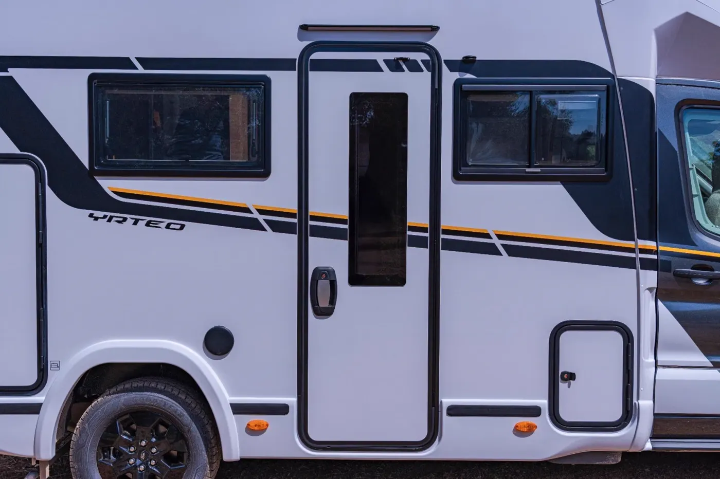 Benimar YRTEO 881 — Ansicht 2