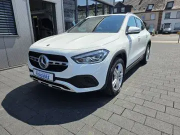 Mercedes-Benz GLA 200, SUV/Geländewagen/Pickup in Weiß